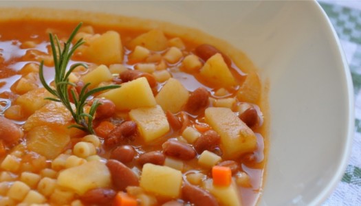 Zuppa di patate e fagioli